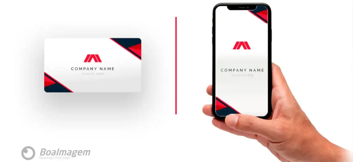 Comparação entre cartão de visita físico x virtual sobre uma mesa de reunião